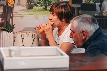 Gezellige verbruikers ruimte met koffie corner - thumb3